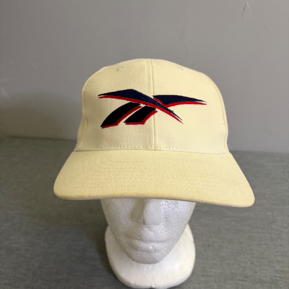 Reebok Hat Men OSFA Off White Vintage 90s Embroidered Logo Snapback Cap